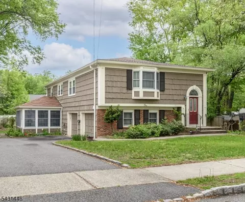 1 Ash Ln, Lake Hiawatha, NJ 07034