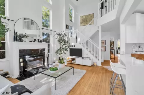 6 Clark Ct, Basking Ridge, NJ 07920