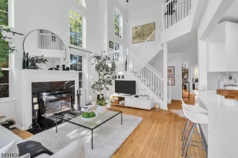6 Clark Ct, Basking Ridge, NJ 07920