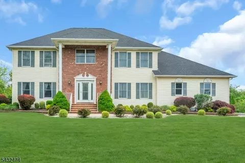 4 Harman Ct, Hillsborough, NJ 08844