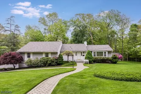 6 Driftway, Roseland, NJ 07068