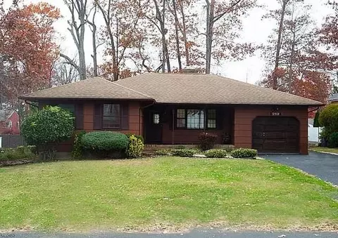 212 Oxford Rd, Edison, NJ 08820