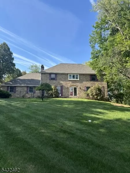 7 Bedford Ct, Annandale, NJ 08801
