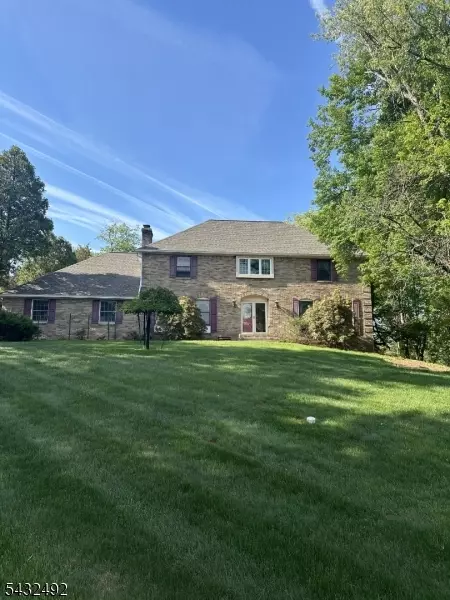 7 Bedford Ct, Annandale, NJ 08801