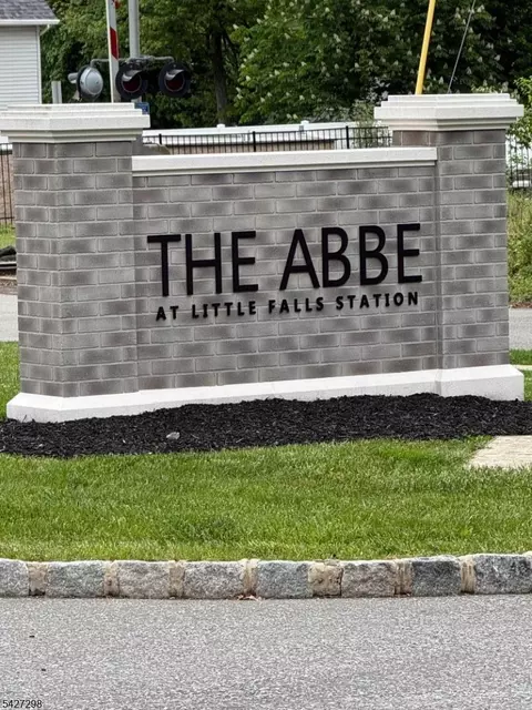 102 Abbe Rd, Little Falls Twp, NJ 07424