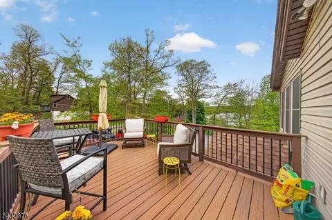 1052 Lakeside Dr E, Highland Lakes, NJ 07422