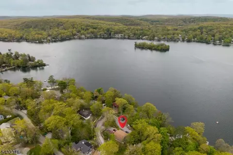 1052 Lakeside Dr E, Highland Lakes, NJ 07422