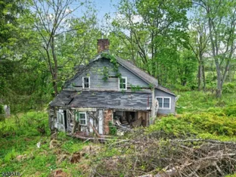 499 Edgewood Rd, Whitehouse Station, NJ 08889