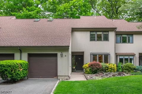 21 Lockley Ct, Mountain Lakes, NJ 07046