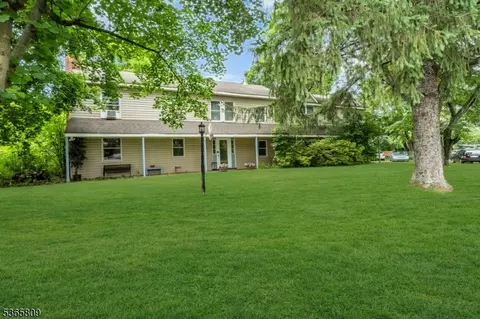9 Mueller Ln, Washington, NJ 07882