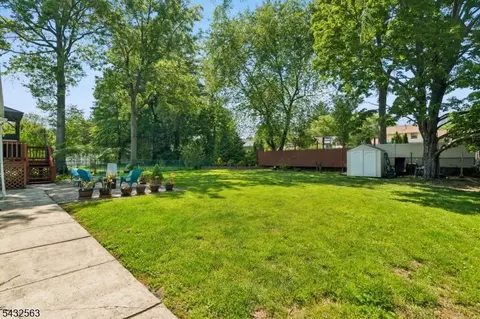 Exterior - 112 Pitt Rd, Springfield, NJ 07081 photo 5 of 8