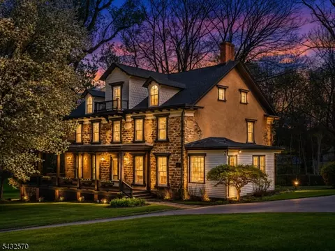 19 E Mill Rd, Long Valley, NJ 07853