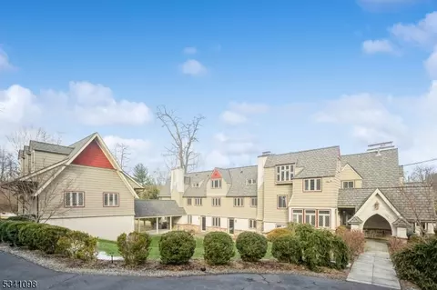 88 W Main St, Mendham, NJ 07945