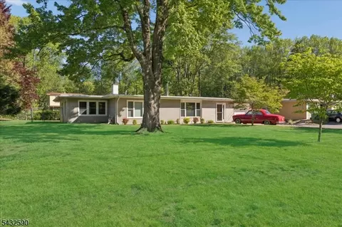 1 Cedar Ct, Millstone Township, NJ 08535