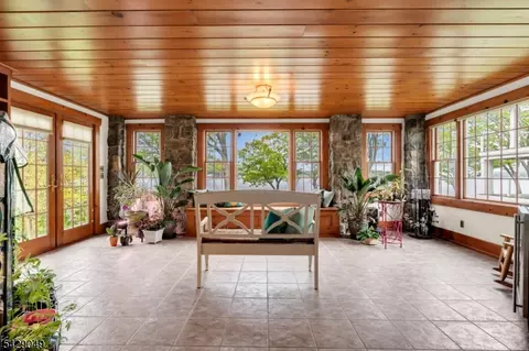 Entry Way - 497 Windemere Ave, Mount Arlington, NJ 07856 photo 7 of 8