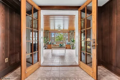 Entry Way - 497 Windemere Ave, Mount Arlington, NJ 07856 photo 6 of 8