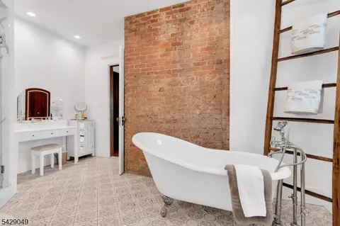 Bath - 497 Windemere Ave, Mount Arlington, NJ 07856 photo 2 of 6
