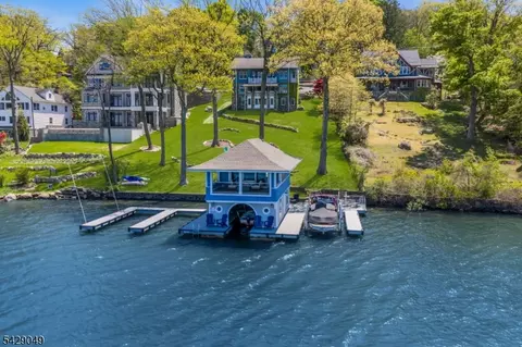 497 Windemere Ave, Mount Arlington, NJ 07856