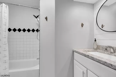 Bath - 497 Windemere Ave, Mount Arlington, NJ 07856 photo 5 of 6