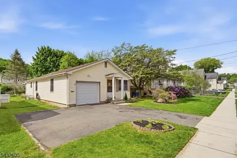 15 Orchard St, Bloomingdale, NJ 07403