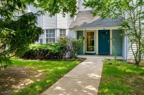 9 Tanglewood Ct #1, Monmouth Junction, NJ 08852