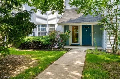 9 Tanglewood Ct #1, Monmouth Junction, NJ 08852