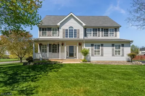 801 Price Pl, Stewartsville, NJ 08886
