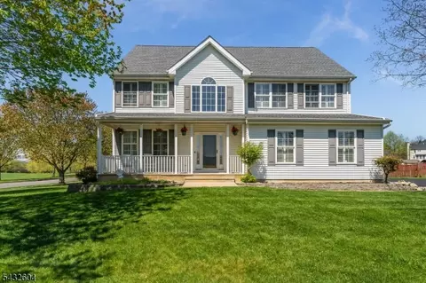 801 Price Pl, Stewartsville, NJ 08886