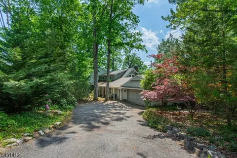 174 Pines Lake Dr E, Wayne, NJ 07470