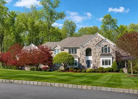 9 Edgewood Ter, Randolph, NJ 07869
