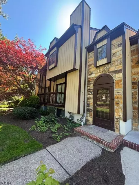 119 Wimbledon Sq, Hackettstown, NJ 07840