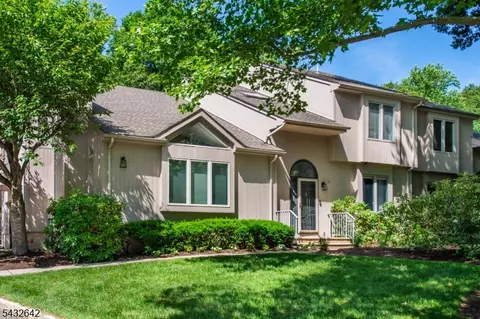 32 Robinhood Dr #32, Mountain Lakes, NJ 07046