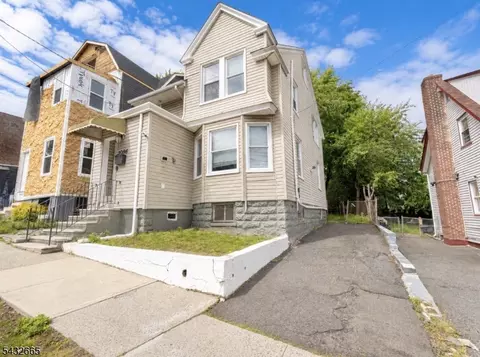 1086 18th Ave, Newark, NJ 07106