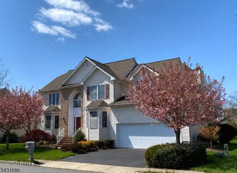 22 Muirhead Ct, Belle Mead, NJ 08502