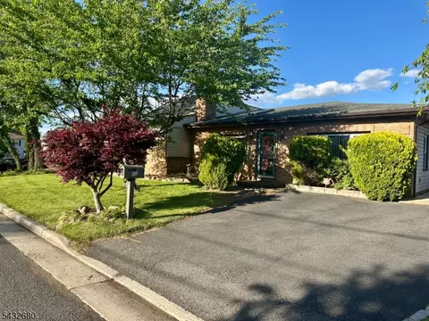 11 Demarest Pl, Piscataway, NJ 08854