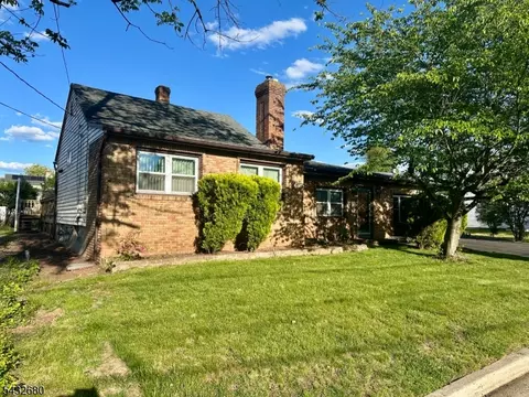 11 Demarest Pl, Piscataway, NJ 08854