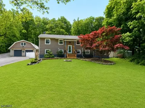 27 Grandview Ave, Stockholm, NJ 07460