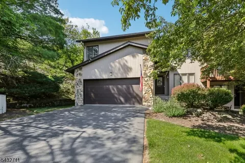 40 Woodland Dr, Woodland Park, NJ 07424