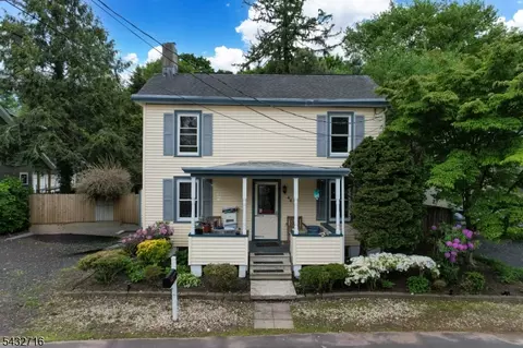 44 Elm St, Somerset, NJ 08873