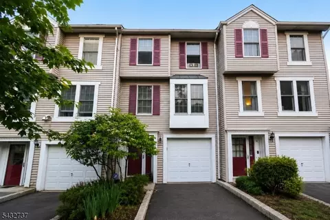 82 Tiffany Blvd, Newark, NJ 07104