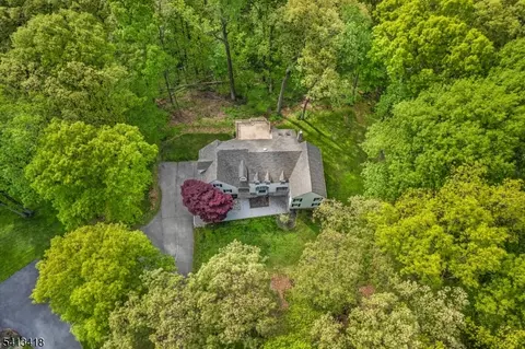 31 Warren Cutting, Chester, NJ 07930