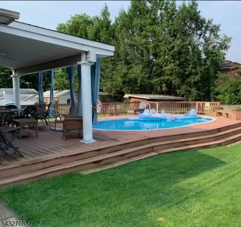 72 Forest Ave, Hawthorne, NJ 07506