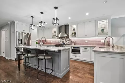 234 Norwich Ct, Madison, NJ 07940