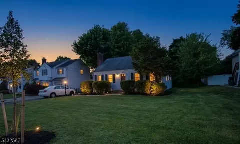 34 Union St, Hawthorne, NJ 07506