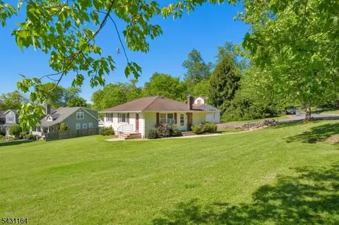 48 Central Ave, Stirling, NJ 07980