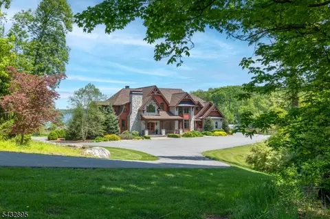1 Lakeview Point Ave, Branchville, NJ 07826