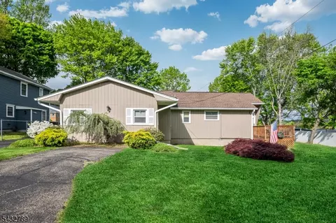 6 Outlook Ave, Budd Lake, NJ 07828