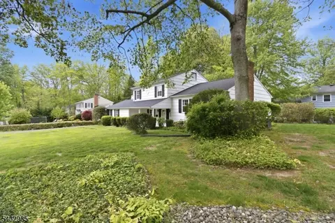 17 Symor Dr, Morristown, NJ 07960