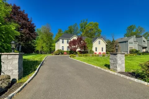 18 Downingtown Ct, Warren, NJ 07059