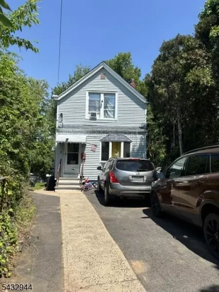 2 Bowes Pl, Passaic, NJ 07055
